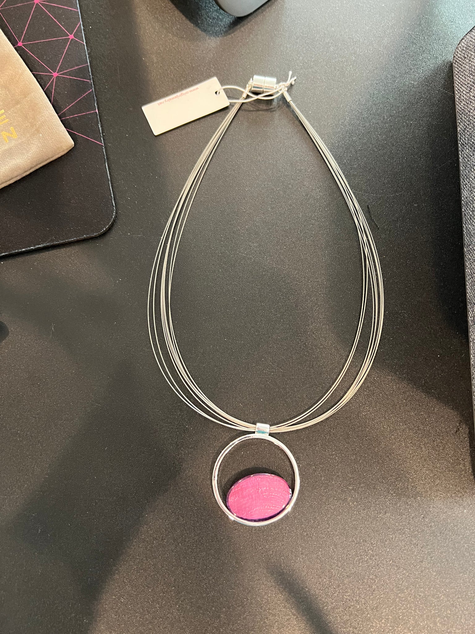Pendant Necklace with magnetic closure