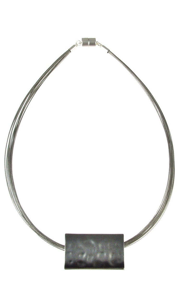 Reversible magnetic Closure Necklace